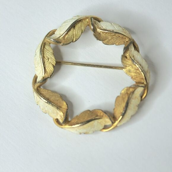 5/$25 Vintage gold white enamel feather wreath brooch - Picture 1 of 5